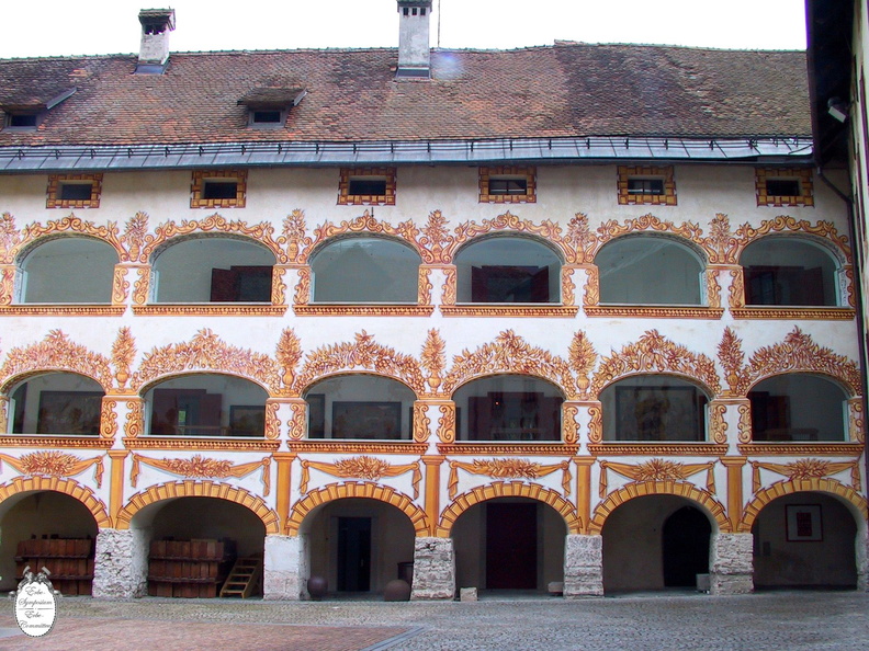 Idrija castle courtyard and frescoe.JPG