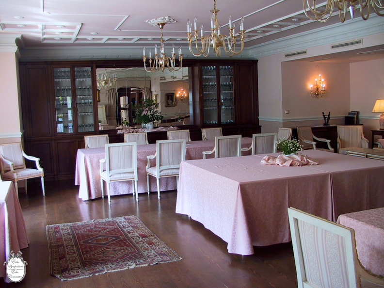 Idrija Kendov Manor breakfast room