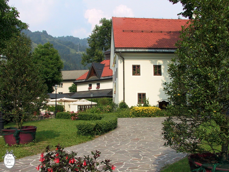 Idrija Kendov Manor from gate