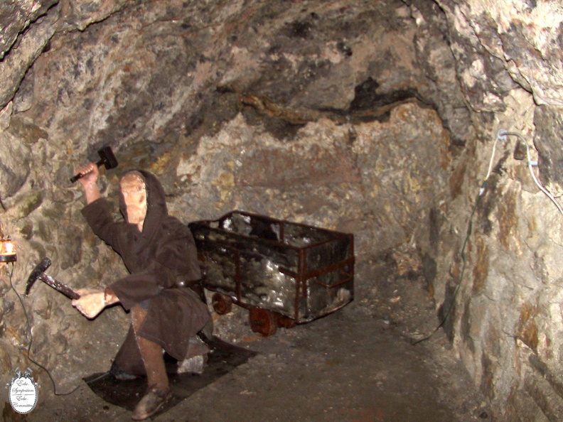 Idrija mine tour old mining method diorama