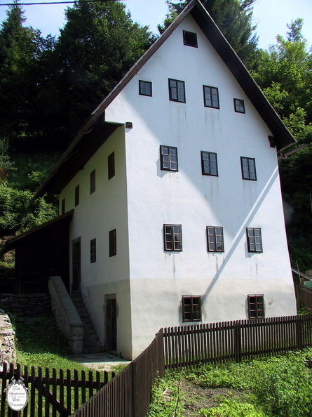 Idrija town typical miners house from other side.JPG