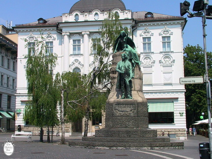 Ljubljana plaza statue